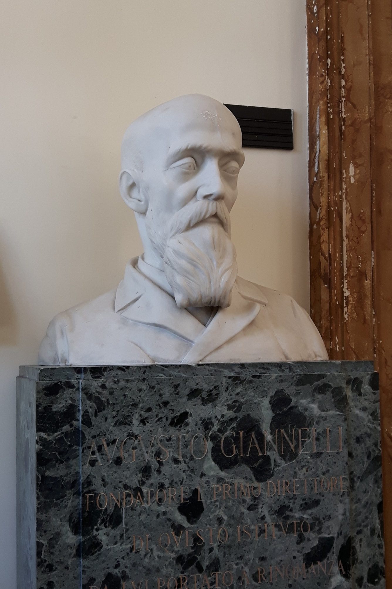 Augusto%20Giannelli%27s%20bust%2C%20Rome%20-%2002.jpg